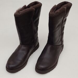 Uggs Brown Leather Treadlite Size 7.5